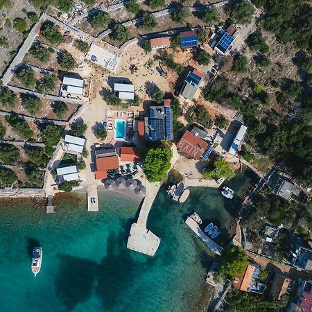 Beach House Danica - Resort & Tavern Bain, Free Transport, Pool, Island Of Zut - Kornati Pristanisce Luaran gambar