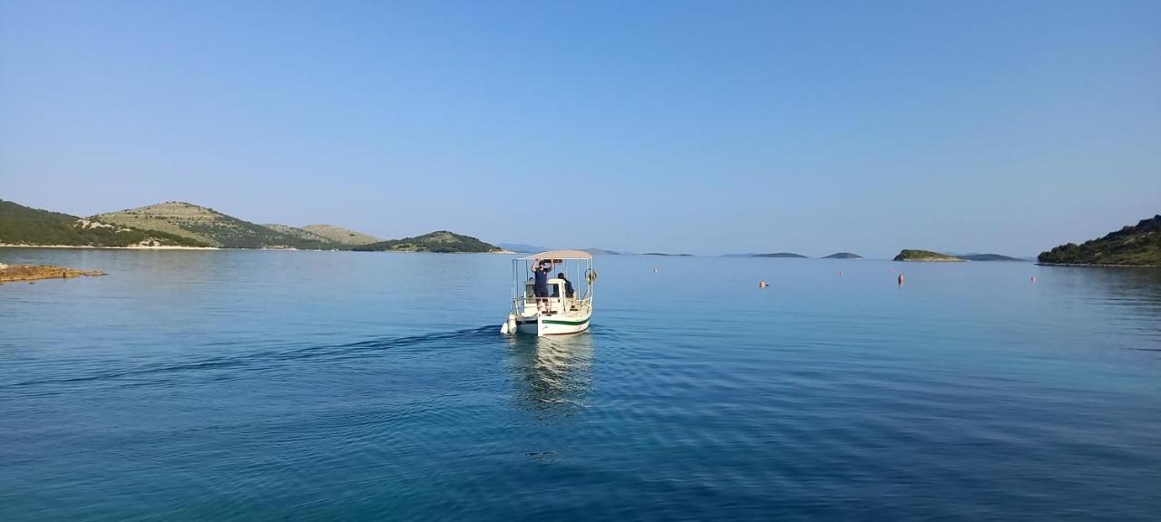 Beach House Danica - Resort & Tavern Bain, Free Transport, Pool, Island Of Zut - Kornati Pristanisce Luaran gambar