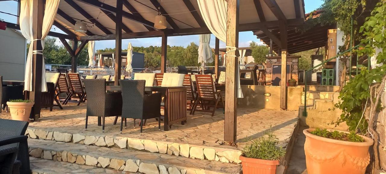 Beach House Danica - Resort & Tavern Bain, Free Transport, Pool, Island Of Zut - Kornati Pristanisce Luaran gambar