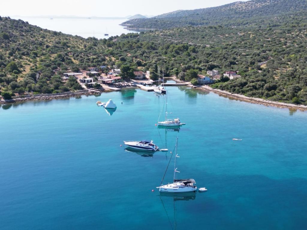 Beach House Danica - Resort & Tavern Bain, Free Transport, Pool, Island Of Zut - Kornati Pristanisce Luaran gambar